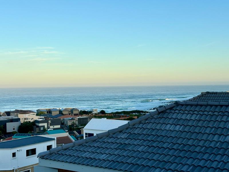 5 Bedroom Property for Sale in Wavecrest Eastern Cape